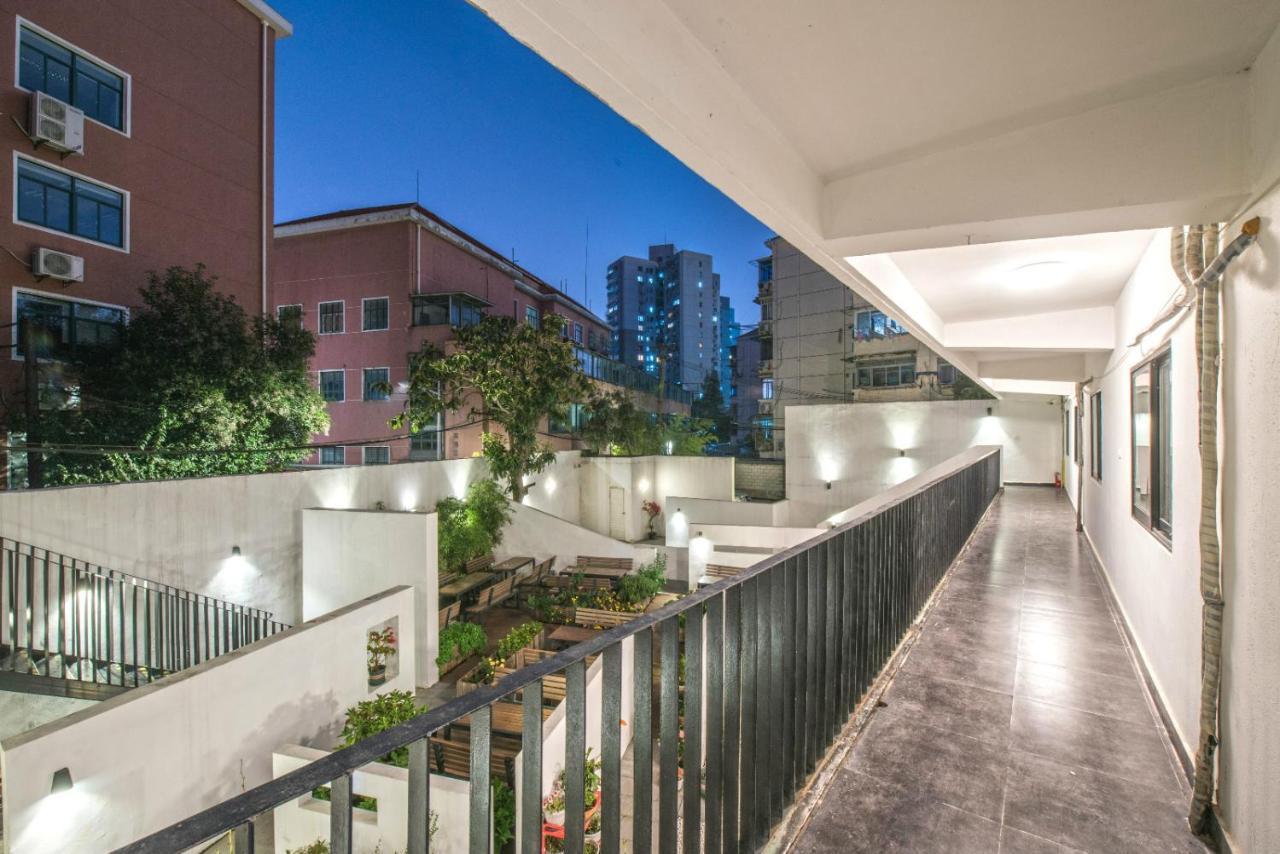 Hidden Garden International Youth Hostel -Near Oriental Pearl &Lujiazui -Garden Social Area -Bar -Cafe -Free Laundry Luggage Storage -24H Front Desk -English Service Shanghaj Zewnętrze zdjęcie