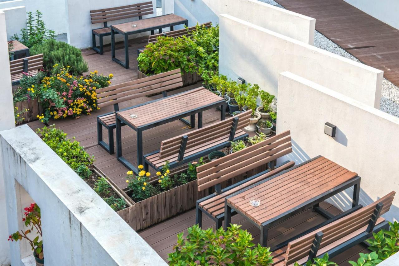 Hidden Garden International Youth Hostel -Near Oriental Pearl &Lujiazui -Garden Social Area -Bar -Cafe -Free Laundry Luggage Storage -24H Front Desk -English Service Shanghaj Zewnętrze zdjęcie
